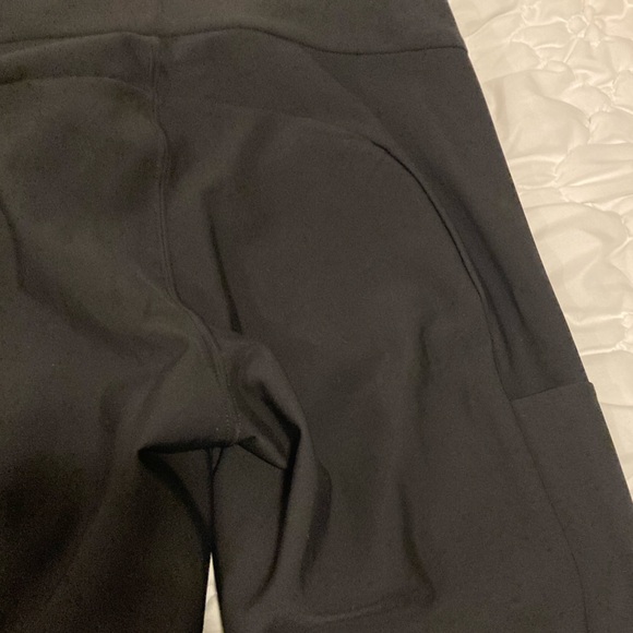 Athleta stellar cropped pants with slit side leg phone pocket in black - Picture 8 of 9